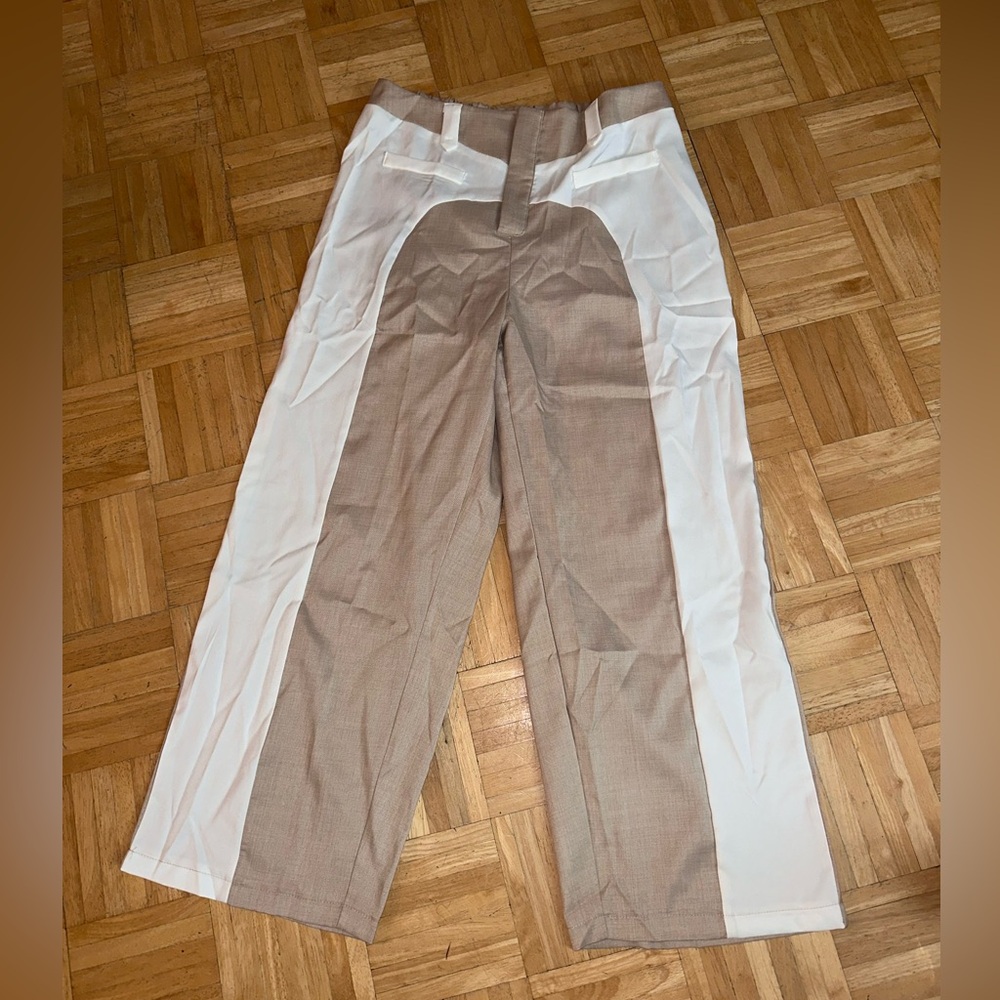 Tan and white wide leg trousers with a relaxed fit. Never worn.
